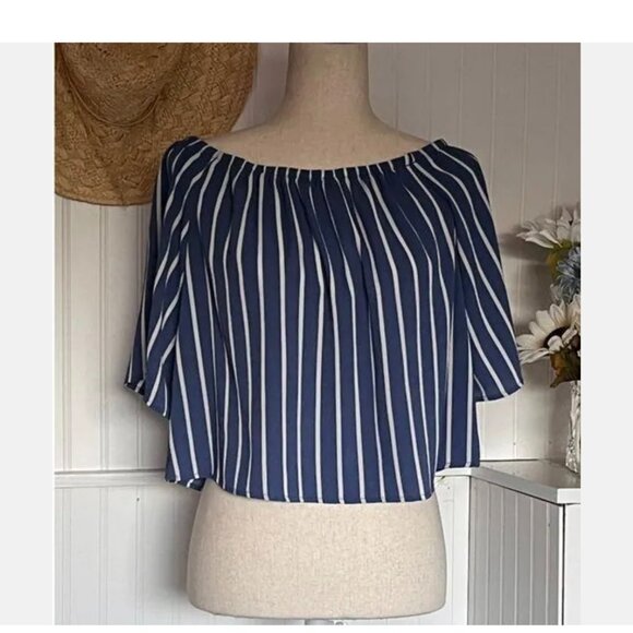 Ambiance Tops - Ambiance Sz S Adorable Cropped Blouse Top Wear Shoulders Up or Down